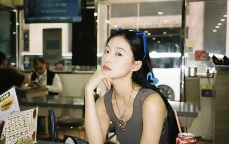 00后当红小花胡连馨被前男友曝不雅视频，疑是封神主演所为-布娃娃网